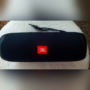 JBL Flip 5 Bluetooth speaker
